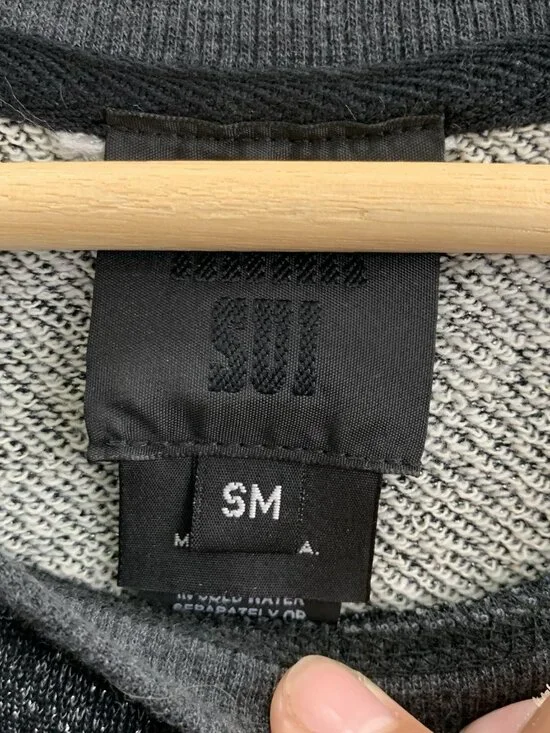 Anna Sui Sweater Womens Small Gray Crew Neck Graphic Print Logo Y2K Sweatshirt - Picture 5 of 7